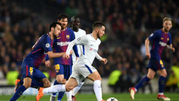 BARCELONA, SPAIN - MARCH 14: Eden Hazard of Chelsea is chased by Sergio Busquets of Barcelona during the UEFA Champions League Round of 16 Second Leg match FC Barcelona and Chelsea FC at Camp Nou on March 14, 2018 in Barcelona, Spain. (Photo by Shaun Botterill/Getty Images)