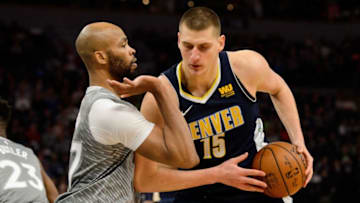 Taj Gibson defends Denver Nuggets C Nikola Jokic (Photo by Hannah Foslien/Getty Images)
