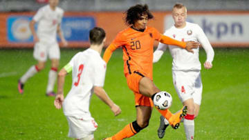 ALMERE, NETHERLANDS - NOVEMBER 15: (L-R) Joshua Zirkzee of Holland U21, Artsiom Shkurdziuk of Belarus U21 during the U21 Men match between Holland v Belarus at the Yanmar Stadium on November 15, 2020 in Almere Netherlands (Photo by Peter Lous/Soccrates/Getty Images)