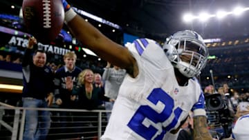 ARLINGTON, TX - DECEMBER 18: Ezekiel Elliott