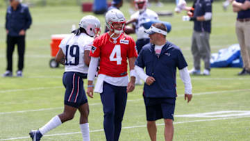 Auburn footballJun 10, 2021; Foxborough, MA, USA; New England Patriots quarterback Jarrett Stidham (4) talks to offensive coordinator Josh McDaniels during OTAs at the New England Patriots practice complex. Mandatory Credit: Paul Rutherford-USA TODAY Sports