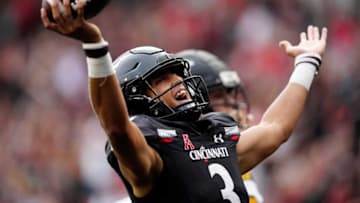 Cincinnati Bearcats quarterback Evan Prater runs a QB keeper in for a touchdown against the Kennesaw State Owls at Nippert Stadium. The Enquirer.