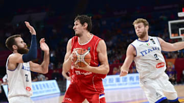 Serbia`s centre Boban Marjanovic (C) fights for the ball with Italy`s forward Luigi Datome (L) and forward Nicolo Melli (R) during the FIBA Eurobasket 2017 men's quarter-final basketball match between Italy and Serbia at Sinan Erdem Sport Arena in Istanbul on September 13, 2017. / AFP PHOTO / OZAN KOSE (Photo credit should read OZAN KOSE/AFP/Getty Images)
