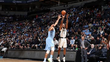MINNEAPOLIS, MN - DECEMBER 13: Kawhi Leonard #2 of the LA Clippers shoots a three point basket during the game against the Minnesota Timberwolves. Copyright 2019 NBAE (Photo by David Sherman/NBAE via Getty Images)