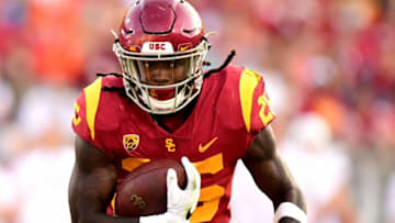 LOS ANGELES, CA - SEPTEMBER 16: Ronald Jones II #25 of the USC Trojans carries the ball during the first quarter against the Texas Longhorns at Los Angeles Memorial Coliseum on September 16, 2017 in Los Angeles, California. (Photo by Harry How/Getty Images)