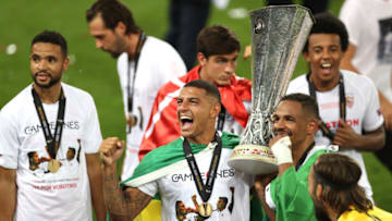 COLOGNE, GERMANY - AUGUST 21: Diego Carlos of Sevilla FC and team mates celebrate with the UEFA Europa League Trophy following their team's victory in the UEFA Europa League Final between Seville and FC Internazionale at RheinEnergieStadion on August 21, 2020 in Cologne, Germany. (Photo by Lars Baron/Getty Images)