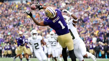 SEATTLE, WASHINGTON - OCTOBER 19: Hunter Bryant #1 of the Washington Huskies completes a pass against Jevon Holland #8 of the Oregon Ducks in the second quarter during their game at Husky Stadium on October 19, 2019 in Seattle, Washington. (Photo by Abbie Parr/Getty Images)