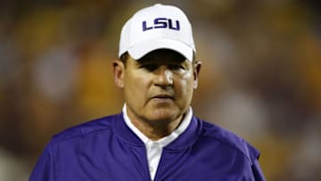 BATON ROUGE, LA - SEPTEMBER 10: Head coach Les Miles of the LSU Tigers reacts during a game at Tiger Stadium on September 10, 2016 in Baton Rouge, Louisiana. (Photo by Jonathan Bachman/Getty Images)