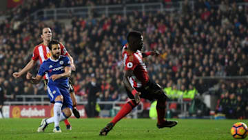 SUNDERLAND, ENGLAND - DECEMBER 14: Cesc Fabregas of Chelsea (L) scores his sides first goal during the Premier League match between Sunderland and Chelsea at Stadium of Light on December 14, 2016 in Sunderland, England. (Photo by Darren Walsh/Chelsea FC via Getty Images)