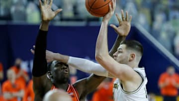 Michigan center Hunter Dickinson goes to the basket against Illinois center Kofi Cockburn during the second half of U-M's 76-53 loss at the Crisler Center on Tuesday, March 2, 2021.