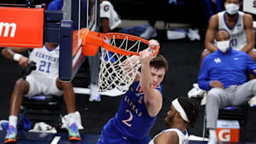 INDIANAPOLIS, INDIANA - DECEMBER 01: Christian Braun #2 of the Kansas Jayhawks dunks the ball against the Kentucky Wildcats in the State Farm Champions Classic at Bankers Life Fieldhouse on December 01, 2020 in Indianapolis, Indiana. (Photo by Andy Lyons/Getty Images)