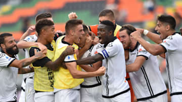 VENICE, ITALY - SEPTEMBER 19: Mehdi Bourabia of Spezia Calcio celebrates with his teammates after scoring goal 1-2 during the Serie A match between Venezia FC and Spezia Calcio at Stadio Paolo Mazza on September 19, 2021 in Venice, Italy. (Photo by Giuseppe Bellini/Getty Images)