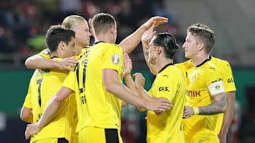 Borussia Dortmund players celebrate against SV Wehen Wiesbaden (Photo by DANIEL ROLAND/AFP via Getty Images)
