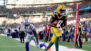 ARLINGTON, TX - OCTOBER 08: Davante Adams #17 of the Green Bay Packers pulls in the game winning touchdown against Jourdan Lewis #27 of the Dallas Cowboys in the fourth quarter at AT&T Stadium on October 8, 2017 in Arlington, Texas. The Green Bay Packers beat the Dallas Cowboys 35-31. (Photo by Tom Pennington/Getty Images)
