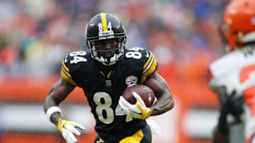 CLEVELAND, OH - SEPTEMBER 09: Antonio Brown #84 of the Pittsburgh Steelers carries the ball during the first quarter against the Cleveland Browns at FirstEnergy Stadium on September 9, 2018 in Cleveland, Ohio. (Photo by Joe Robbins/Getty Images)