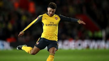 SOUTHAMPTON, ENGLAND - JANUARY 28: Alex Oxlade-Chamberlain of Arsenal in action during the Emirates FA Cup Fourth Round match between Southampton and Arsenal at St Mary's Stadium on January 28, 2017 in Southampton, England. (Photo by Julian Finney/Getty Images)