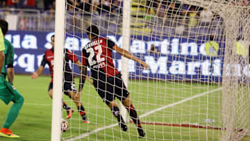 CAGLIARI, ITALY - AUGUST 28: Marco Boriello of Cagliari celebrates the goal to 1-2 during the Serie A match between Cagliari Calcio and AS Roma at Stadio Sant'Elia on August 28, 2016 in Cagliari, Italy. (Photo by Enrico Locci/Getty Images)