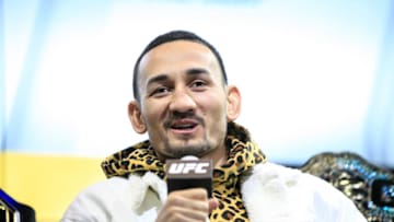 Max Holloway speaks to the fans at media at the UFC 245 athlete panel (photo by Amy Kaplan/FanSided)