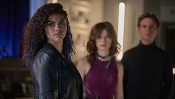 Gotham Knights -- “Scene of the Crime” -- Image Number: GTK102a_0156r -- Pictured (L - R): Fallon Smythe as Harper Row, Olivia Rose Keegan as Duela Doe and Oscar Morgan as Turner Hayes -- Photo: Tom Griscom / The CW -- © 2023 The CW Network, LLC. All Rights Reserved.
