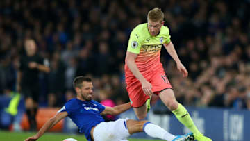 LIVERPOOL, ENGLAND - SEPTEMBER 28: Kevin De Bruyne of Manchester City is fouled by Morgan Schneiderlin of Everton during the Premier League match between Everton FC and Manchester City at Goodison Park on September 28, 2019 in Liverpool, United Kingdom. (Photo by Alex Livesey/Getty Images)
