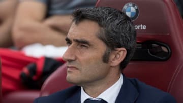 MADRID, SPAIN - MAY 21: Ernesto Valverde coach of Athletic Club Bilbao looks on before of the La Liga match between Club Atletico de Madrid and Athletic Club Bilbao at Vicente Calderon stadium on May 21, 2017 in Madrid, Spain. (Photo by Patricio Realpe/LatinContent/Getty Images)