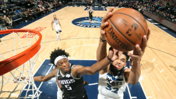 MINNEAPOLIS, MN - FEBRUARY 25: De'Aaron Fox #5 of the Sacramento Kings and Karl-Anthony Towns #32 of the Minnesota Timberwolves looks to grab the rebound on February 25, 2019 at Target Center in Minneapolis, Minnesota. NOTE TO USER: User expressly acknowledges and agrees that, by downloading and or using this Photograph, user is consenting to the terms and conditions of the Getty Images License Agreement. Mandatory Copyright Notice: Copyright 2019 NBAE (Photo by David Sherman/NBAE via Getty Images)