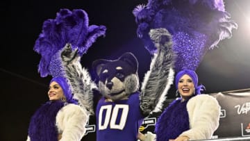 LAS VEGAS, NEVADA - DECEMBER 21: Washington Huskies mascot Harry the Husky poses with Las Vegas showgirls after the Huskies defeated the Boise State Broncos 38-7 in the Mitsubishi Motors Las Vegas Bowl at Sam Boyd Stadium on December 21, 2019 in Las Vegas, Nevada. (Photo by David Becker/Getty Images)