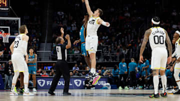 Utah Jazz center Walker Kessler (24) and Detroit Pistons center Jalen Duren Credit: Rick Osentoski-USA TODAY Sports