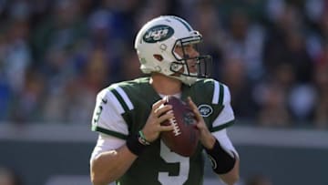 Nov 13, 2016; East Rutherford, NJ, USA; New York Jets quarterback Bryce Petty (9) throws a pass against the Los Angeles Rams at MetLife Stadium. Mandatory Credit: Kirby Lee-USA TODAY Sports