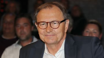 Kritisiert Karl-Heinz Rummenigge mit deutlichen Worten: Ewald Lienen