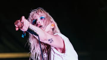 BOSTON, MA – MAY 25:Hayley Williams of Paramore performs onstage at Harvard Athletic Complex on May 25, 2018 in Boston, Massachusetts.(Photo by Natasha Moustache/GettyImages)