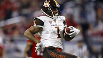Dec 4, 2015; Detroit, MI, USA; Bowling Green Falcons wide receiver Roger Lewis (1) runs the ball in for touchdown in the third quarter of the MAC Championship against the Northern Illinois Huskies at Ford Field. Mandatory Credit: Rick Osentoski-USA TODAY Sports