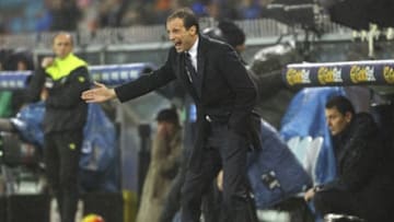 GENOA, ITALY - JANUARY 10: Juventus FC coach Massimiliano Allegri shouts to his players during the Serie A match between UC Sampdoria and Juventus FC at Stadio Luigi Ferraris on January 10, 2016 in Genoa, Italy. (Photo by Marco Luzzani/Getty Images)