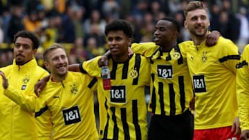 DORTMUND, GERMANY - SEPTEMBER 17: Players of Dortmund celebrate after winning the Bundesliga match between Borussia Dortmund and FC Schalke 04 at Signal Iduna Park on September 17, 2022 in Dortmund, Germany. (Photo by Lars Baron/Getty Images)