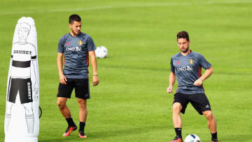 BORDEAUX, FRANCE - JUNE 10: Eden Hazard (L) and Dries Mertens of Belgium warm up during the Belgium Training Session held at Chateau du Haillan on June 10, 2016 in Bordeaux, France. (Photo by Dean Mouhtaropoulos/Getty Images)