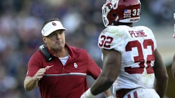 Oct 1, 2016; Fort Worth, TX, USA; Oklahoma Sooners running back Samaje Perine (32) celebrates with head coach Bob Stoops after scoring a touchdown during the second half against the TCU Horned Frogs at Amon G. Carter Stadium. Mandatory Credit: Kevin Jairaj-USA TODAY Sports