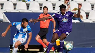 LEGANES, SPAIN - JUNE 13: (BILD ZEITUNG OUT) Mohammed Salisu of Real Valladolid and Oscar Garcia of CD Leganes battle for the ball during the Liga match between CD Leganes and Real Valladolid CF at Estadio Municipal de Butarque June 13, 2020 in Leganes, Spain. (Photo by Berengui/DeFodi Images via Getty Images)