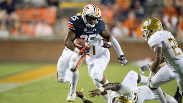 Freshman Shaun Shivers showed that he can be a threat in this Auburn offense. (Photo by Michael Chang/Getty Images)