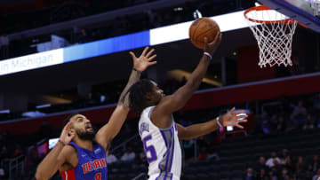 Sacramento Kings guard Davion Mitchell (15) goes to the basket on Detroit Pistons Credit: Rick Osentoski-USA TODAY Sports