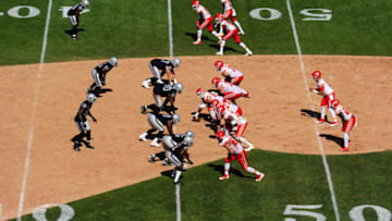 Kansas City Chiefs line up against the Oakland Raiders (Photo by Daniel Shirey/Getty Images)