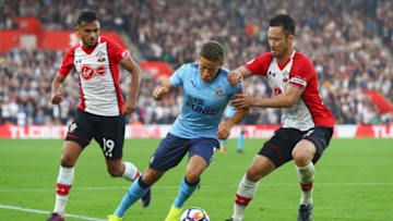 SOUTHAMPTON, ENGLAND - OCTOBER 15: Dwight Gayle of Newcastle United battles with Maya Yoshida (R) and Sofiane Boufal of Southampton (L) during the Premier League match between Southampton and Newcastle United at St Mary's Stadium on October 15, 2017 in Southampton, England. (Photo by Clive Rose/Getty Images)