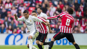 BILBAO, SPAIN - MARCH 18: Casemiro of Real Madrid competes for the ball with Ander Iturraspe of Athletic Club during the La Liga match between Athletic Club Bilbao and Real Madrid at San Mames Stadium on on March 18, 2017 in Bilbao, Spain. (Photo by Juan Manuel Serrano Arce/Getty Images)