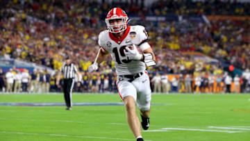 MIAMI GARDENS, FLORIDA - DECEMBER 31: Brock Bowers #19 of the Georgia Bulldogs runs the ball into the end zone for a touchdown in the first quarter of the game against the Michigan Wolverines in the Capital One Orange Bowl for the College Football Playoff semifinal game at Hard Rock Stadium on December 31, 2021 in Miami Gardens, Florida. (Photo by Kevin C. Cox/Getty Images)