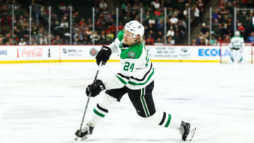 ST. PAUL, MN - SEPTEMBER 20: Dallas Stars center Roope Hintz (24) shoots in the 3rd period during the preseason game between the Dallas Stars and the Minnesota Wild on September 20, 2018 at Xcel Energy Center in St. Paul, Minnesota. The Stars defeated the Wild 3-1. (Photo by David Berding/Icon Sportswire via Getty Images)