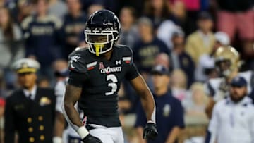 Cincinnati Bearcats safety Ja'von Hicks against Navy Midshipmen at Nippert Stadium. USA Today.