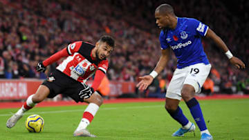 SOUTHAMPTON, ENGLAND - NOVEMBER 09: Sofiane Boufal of Southampton battles for possession with Djibril Sidibe of Everton during the Premier League match between Southampton FC and Everton FC at St Mary's Stadium on November 09, 2019 in Southampton, United Kingdom. (Photo by Alex Davidson/Getty Images)