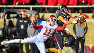 LUBBOCK, TX - NOVEMBER 03: Antoine Wesley #4 of the Texas Tech Red Raiders makes the catch against Parnell Motley #11 of the Oklahoma Sooners during the second half of the game on November 3, 2018 at Jones AT&T Stadium in Lubbock, Texas. Oklahoma defeated Texas Tech 51- 46. (Photo by John Weast/Getty Images)