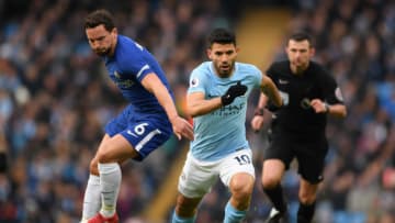 MANCHESTER, ENGLAND - MARCH 04: Danny Drinkwater of Chelsea puts pressure on Sergio Aguero of Manchester City during the Premier League match between Manchester City and Chelsea at Etihad Stadium on March 4, 2018 in Manchester, England. (Photo by Shaun Botterill/Getty Images)