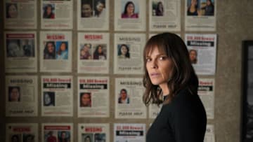 ALASKA DAILY - ÒThe WeekendÓ Ð ItÕs the Alaska State Fair and The Daily Alaskan team is covering every angle of this beloved annual event, including Gabriel who is excited for his first assigned story. When his reporting leads him somewhere unexpected, he rises to the occasion with EileenÕs support. Meanwhile, Eileen and Roz have very different weekends before reuniting to make more progress on their investigation on a new episode of ÒAlaska Daily,Ó THURSDAY, OCT. 27 (10:01-11:00 p.m. EDT), on ABC. (ABC/Darko Sikman)HILARY SWANK