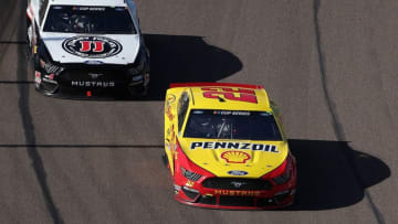 AVONDALE, ARIZONA - MARCH 08: Joey Logano, driver of the #22 Shell Pennzoil Ford, leads Kevin Harvick, driver of the #4 Jimmy John's Freaky Fast Rewards Ford, during the NASCAR Cup Series FanShield 500 at Phoenix Raceway on March 08, 2020 in Avondale, Arizona. (Photo by Christian Petersen/Getty Images)